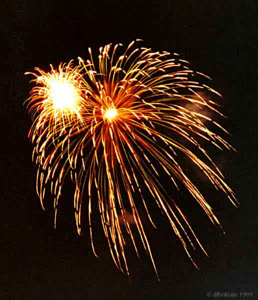 Fireworks2.jpg (105606 bytes)