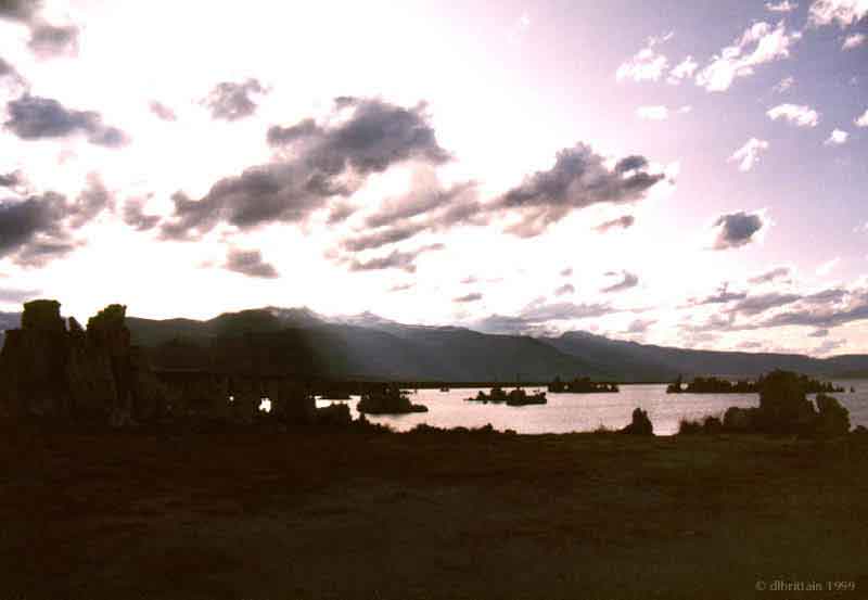 MonoSunset.jpg (55328 bytes)