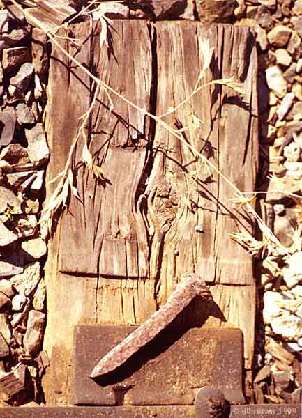 RRTie.jpg (116491 bytes)