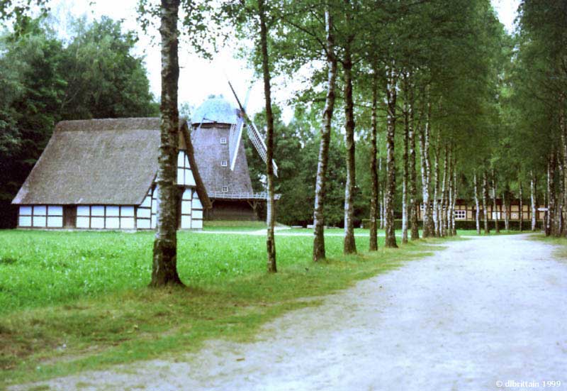 Windmill.jpg (106005 bytes)